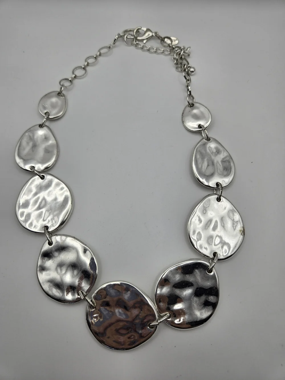 Chico's Silvertone Metal Hammered Disc Necklace Chunky Sculpural Geometric READ